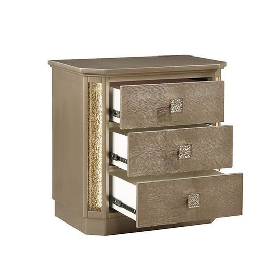 fb1f08_e755c3e003df4e99898caef9b9001d5dmv2.jpg Medusa Bedroom Set