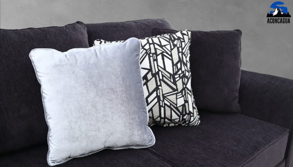 fb1f08_eaba538907604435aaf5547d326ca09fmv2.png Sofa & Loveseat Black